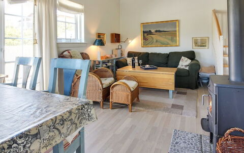 Eleonore - 100M from the Sea: Maison, Toit, Domicile, Chalet, Cabanon, Batiments Jardin, Siding, Cour, Cabane En Rondins, Cabane