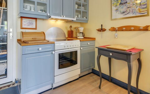 Eleonore - 100M from the Sea: Maison, Toit, Domicile, Chalet, Cabanon, Batiments Jardin, Siding, Cour, Cabane En Rondins, Cabane