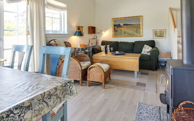 Eleonore - 100M from the Sea
