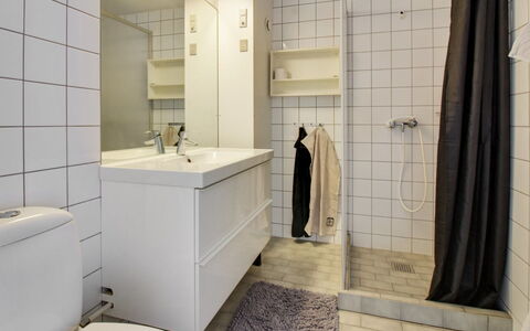 Pavlinka - 200M from the Sea: Sol, Luminaire Plomberie, Salle De Bains, Mur, Sol, Design Intérieur, Lavabo, Toilette, Évier, Plomberie