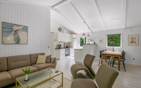 Fredger - 1.8Km from the Sea: Design Intérieur, Sol, Plafond, Bois, Canapé, Meubles, Sol, Salon, Pièce, Domicile