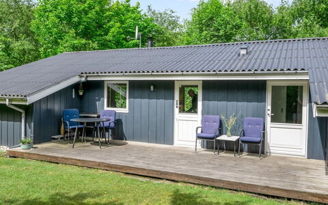 Fredger - 1.8Km from the Sea: Toit, Domicile, Chalet, Siding, Ombre, Pelouse, Cour, Jardin, Arrière-Cour, Batiments Jardin