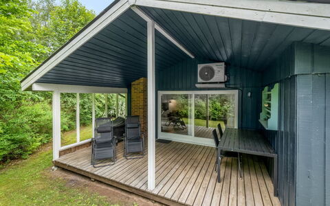Fredger - 1.8Km from the Sea: Porche, Chalet, Domicile, Siding, Toit, Porte, Batiments Jardin, Cabanon, Ombre, Biens