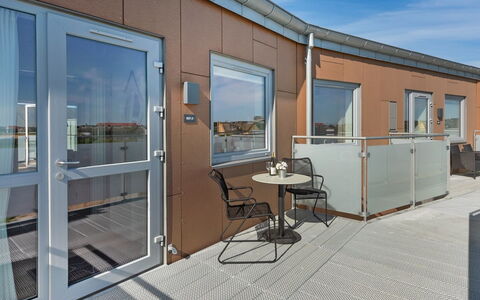 Aiana - 250M from the Sea: Composite, Appartement, Verre, Chaise, Tache De Bois, Balcon, Daylighting, Dur, Aluminium