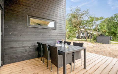 Edmond - 995M from the Sea: Maison, Toit, Domicile, Chalet, Cabanon, Batiments Jardin, Siding, Cour, Cabane En Rondins, Cabane