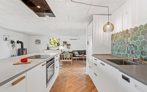 Bela - from the Sea: Sol, Cuisine, Bois, Plafond, Comptoir, Sol, Design Intérieur, Principaux Appliance, Appareil De Cuisine, Luminaire