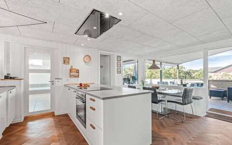 Bela - from the Sea: Plafond, Bois, Sol, Sol, Design Intérieur, Cuisine, Principaux Appliance, Comptoir, Luminaire, Appareil De Cuisine