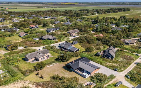 Bela - from the Sea: Toit, Paysage, Domicile, Lot Terre, Plaine, Zone Rurale, Chalet, Biens, Champ, Village