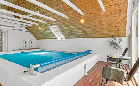 Tuomi - 900M from the Sea: Chalet, Domicile, Maison, Toit, Porche, Biens, Siding, Batiments Jardin, Ferme, Cour