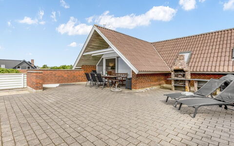 Tuomi - 900M from the Sea: Chalet, Domicile, Maison, Toit, Porche, Biens, Siding, Batiments Jardin, Ferme, Cour
