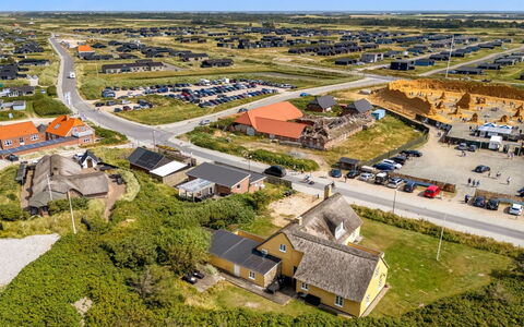 Urte - from the Sea: Vue Du Ciel, Zone Résidentielle, Photographie Aérienne, Paysage, Lot Terre, Toit, Plaine, Banlieue, Zone Rurale, Design Urbain