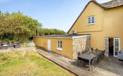 Urte - from the Sea: Maison, Toit, Domicile, Chalet, Cabanon, Batiments Jardin, Siding, Cour, Cabane En Rondins, Cabane
