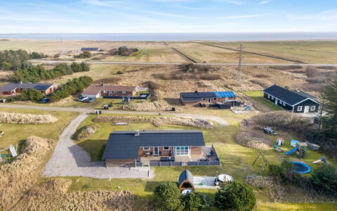 Sissan - 900M from the Sea: Toit, Lot Terre, Chalet, Domicile, Zone Rurale, Cabanon, Siding, Batiments Jardin, Cabane En Rondins, Cabane