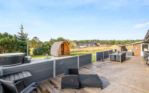 Sissan - 900M from the Sea: Toit, Lot Terre, Chalet, Domicile, Zone Rurale, Cabanon, Siding, Batiments Jardin, Cabane En Rondins, Cabane