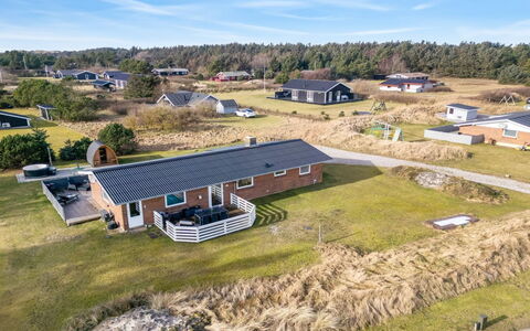Sissan - 900M from the Sea: Maison, Toit, Domicile, Chalet, Biens, Ferme, Villa, Porche, Siding