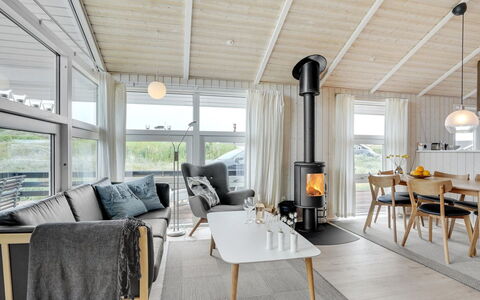 Fejzo - 700M to the Fjord: Meubles, Design Intérieur, Chaise, Sol, Table, Recours, Sol, Plafond, Pièce, Eco Hôtel