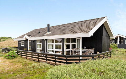 Fejzo - 700M to the Fjord: Meubles, Design Intérieur, Chaise, Sol, Table, Recours, Sol, Plafond, Pièce, Eco Hôtel