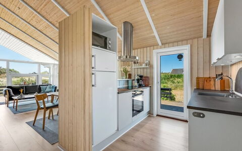 Fejzo - 700M to the Fjord: Meubles, Design Intérieur, Chaise, Sol, Table, Recours, Sol, Plafond, Pièce, Eco Hôtel