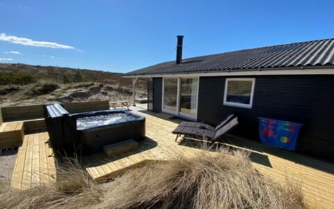 Martti - from the Sea: Herbe, Maison, Toit, Domicile, Chalet, Arbuste, Lot Terre, Zone Rurale, Ferme, Couverture De Sol