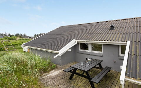 Solbritt - 330M to the Fjord: Arbuste, Design Urbain, Couverture De Sol, Brique, Appartement, Biens, Brickwork, Balcon, Aménagement Paysager