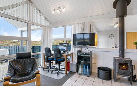 Gottfreda - 330M to the Fjord: Plafond, Design Intérieur, Sol, Sol, Meubles, Domicile, Pièce, Salon, Chaise, Appartement