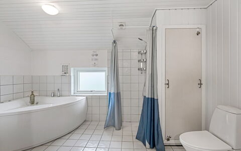 Gottfreda - 330M to the Fjord: Luminaire Plomberie, Sol, Sol, Salle De Bains, Design Intérieur, Plafond, Plomberie, Tuile, Composite, Robinet
