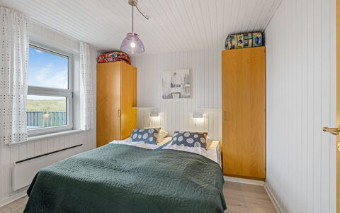 Gottfreda - 330M to the Fjord: Chambre, Lit, Bois, Drap De Lit, Design Intérieur, Literie, Plafond, Sol, Sol, Cadre De Lit