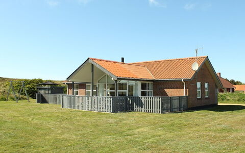 Gottfreda - 330M to the Fjord: Herbe, Maison, Domicile, Toit, Chalet, Zone Résidentielle, Plaine, Zone Rurale, Lot Terre, Porche