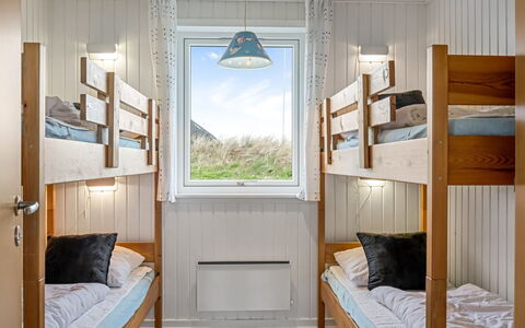 Gottfreda - 330M to the Fjord: Bois, Lit Superposé, Design Intérieur, Chambre, Meubles, Lit, Pièce, Cadre De Lit, Plafond, Dortoir