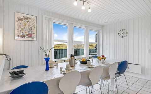 Gottfreda - 330M to the Fjord: Design Intérieur, Plafond, Meubles, Sol, Domicile, Table, Table Cuisine Et Salle A Manger, Luminaire, Salle À Manger, Sol
