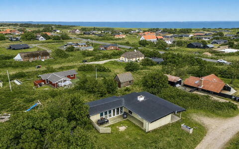 Yorik - 800M from the Sea: Arbuste, Design Urbain, Couverture De Sol, Brique, Appartement, Biens, Brickwork, Balcon, Aménagement Paysager