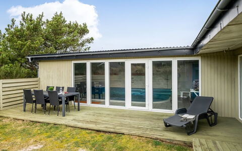 Yorik - 800M from the Sea: Arbuste, Design Urbain, Couverture De Sol, Brique, Appartement, Biens, Brickwork, Balcon, Aménagement Paysager