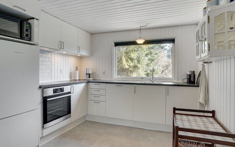 Teodosija - from the Sea: Herbe, Maison, Toit, Domicile, Chalet, Arbuste, Lot Terre, Zone Rurale, Ferme, Couverture De Sol