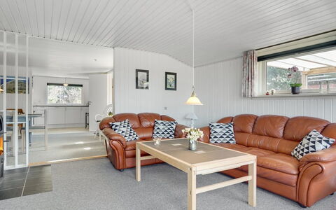Teodosija - from the Sea: Herbe, Maison, Toit, Domicile, Chalet, Arbuste, Lot Terre, Zone Rurale, Ferme, Couverture De Sol