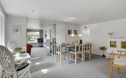 Teodosija - from the Sea: Herbe, Maison, Toit, Domicile, Chalet, Arbuste, Lot Terre, Zone Rurale, Ferme, Couverture De Sol