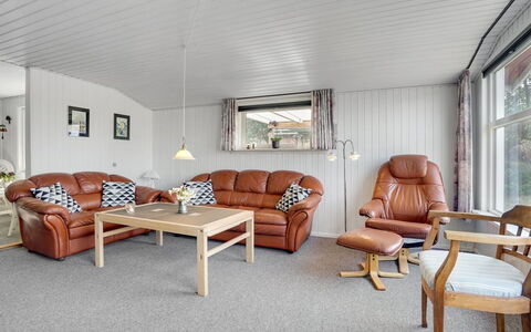 Teodosija - from the Sea: Herbe, Maison, Toit, Domicile, Chalet, Arbuste, Lot Terre, Zone Rurale, Ferme, Couverture De Sol