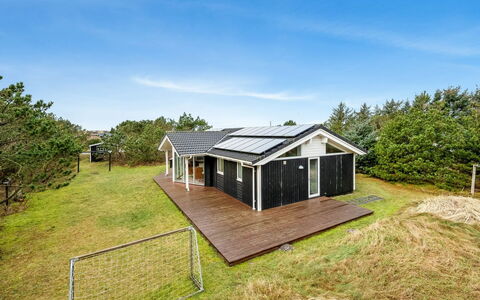 Helen - 500M to the Fjord: Herbe, Maison, Toit, Chalet, Domicile, Arbuste, Ferme, Lot Terre, Zone Rurale