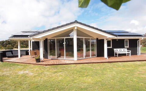 Helen - 500M to the Fjord: Herbe, Maison, Toit, Domicile, Chalet, Arbuste, Lot Terre, Zone Rurale, Ferme, Couverture De Sol