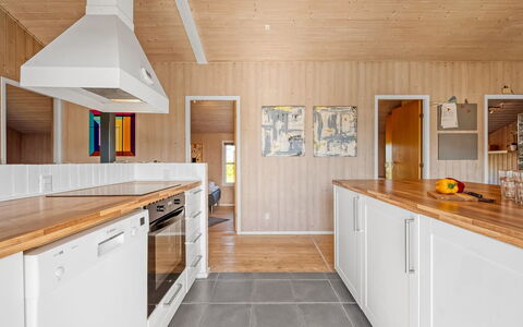 Hjalma - from the Sea: Cuisine, Sol, Bois, Comptoir, Sol, Parquet, Design Intérieur, Appareil De Cuisine, Plafond, Cabinetry