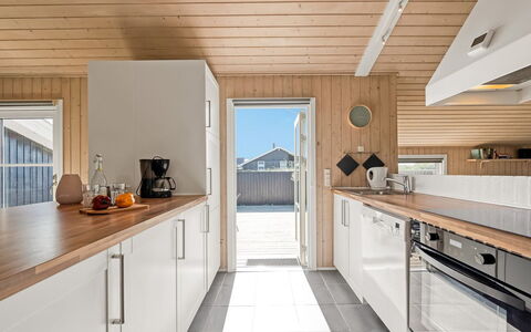 Hjalma - from the Sea: Sol, Bois, Sol, Cuisine, Comptoir, Parquet, Design Intérieur, Cabinetry, Plafond, Meubles