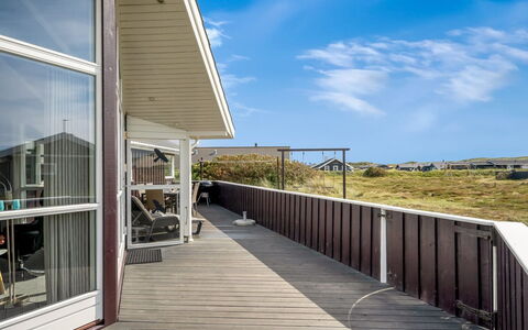 Thrugot - from the Sea: Arbuste, Design Urbain, Couverture De Sol, Brique, Appartement, Biens, Brickwork, Balcon, Aménagement Paysager