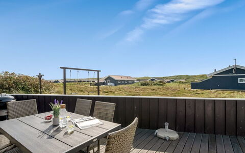 Thrugot - from the Sea: Arbuste, Design Urbain, Couverture De Sol, Brique, Appartement, Biens, Brickwork, Balcon, Aménagement Paysager