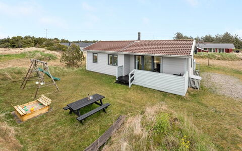 Trineke - from the Sea: Herbe, Maison, Toit, Domicile, Chalet, Arbuste, Lot Terre, Zone Rurale, Ferme, Couverture De Sol