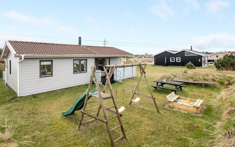 Trineke - from the Sea: Herbe, Maison, Toit, Domicile, Chalet, Arbuste, Lot Terre, Zone Rurale, Ferme, Couverture De Sol