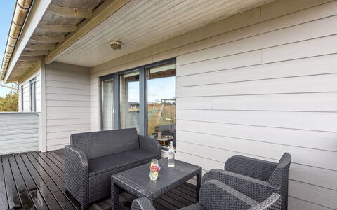 Trineke - from the Sea: Herbe, Maison, Toit, Domicile, Chalet, Arbuste, Lot Terre, Zone Rurale, Ferme, Couverture De Sol