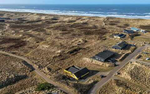 Velena - from the Sea: Maison, Toit, Domicile, Chalet, Cabanon, Batiments Jardin, Siding, Cour, Cabane En Rondins, Cabane
