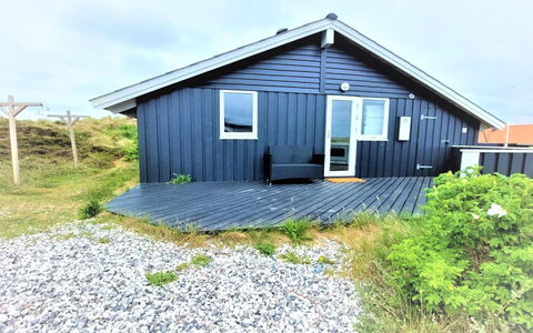 Clara - 500M from the Sea: Maison, Domicile, Toit, Chalet, Arbuste, Siding, Porte, Jardin, Ferme