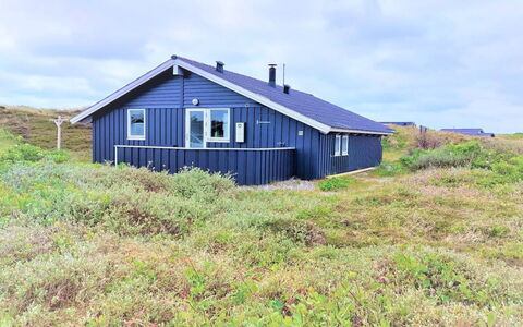 Clara - 500M from the Sea: Maison, Domicile, Toit, Chalet, Arbuste, Siding, Porte, Jardin, Ferme