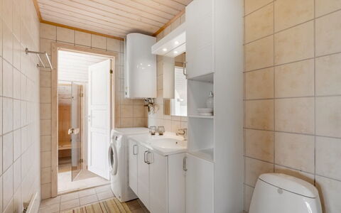 Ingborg - 150M from the Sea: Sol, Luminaire Plomberie, Design Intérieur, Sol, Évier, Bois, Armoire De Toilette, Lavabo, Robinet, Salle De Bains