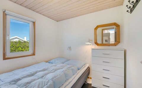Ingborg - 150M from the Sea: Mur, Design Intérieur, Bois, Plafond, Chambre, Sol, Sol, Lit, Éclairage, Pièce
